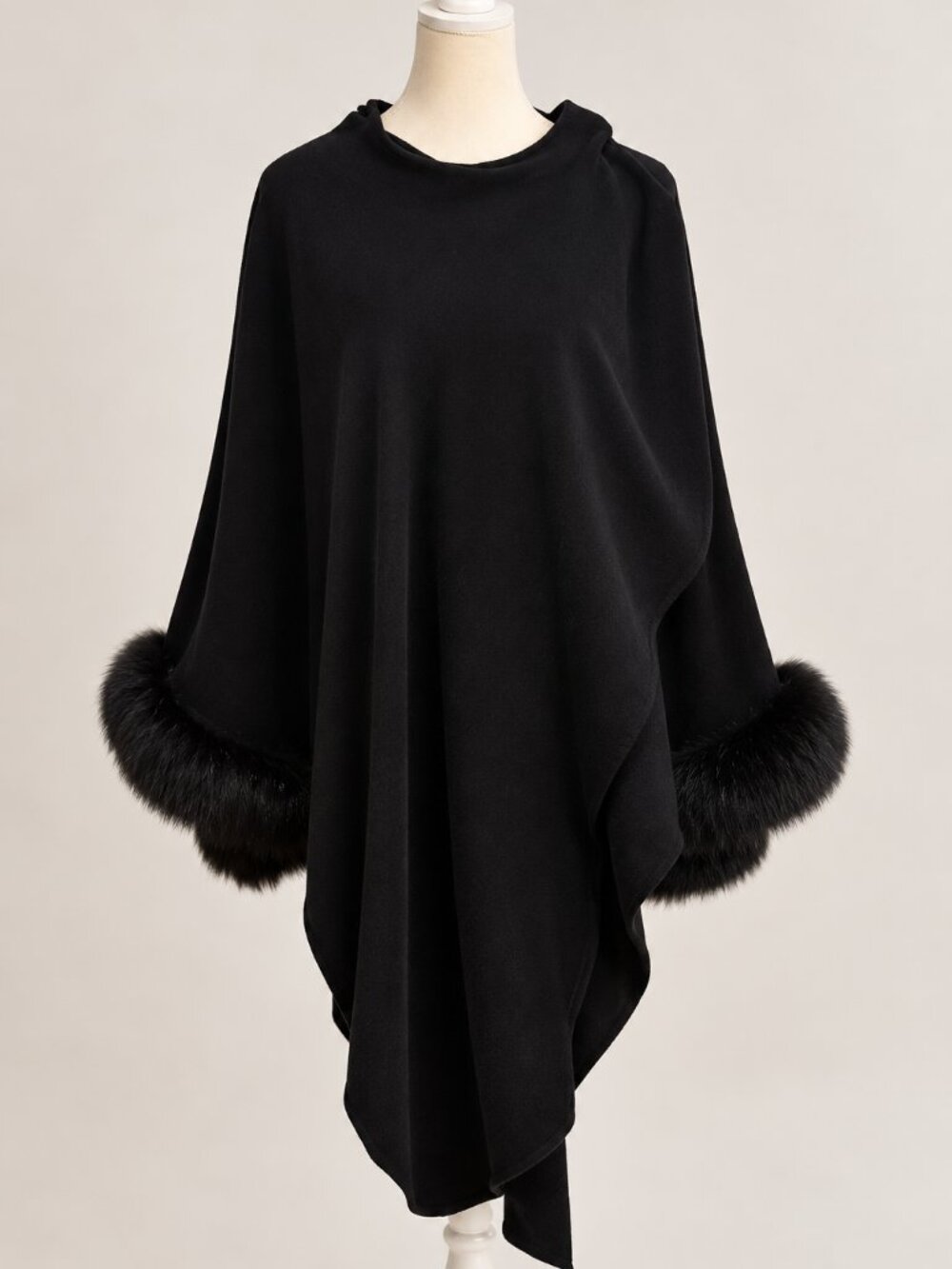Elegant black wool cape/poncho with a fluid oversized silhouette and plush fur-
